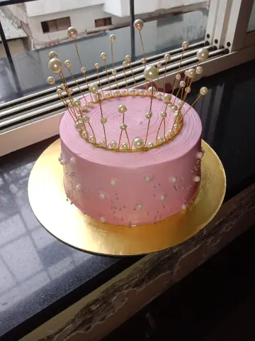 Queen crown cake